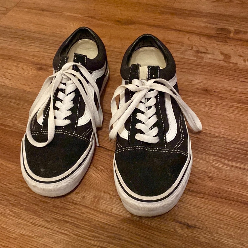 Black low top vans!